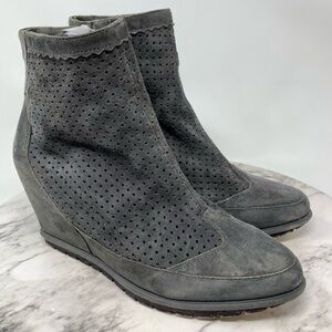 Anthropologie Adam Tucker Bree Suede Wedge Booties 6.5 Sporty Bohemian Preppy